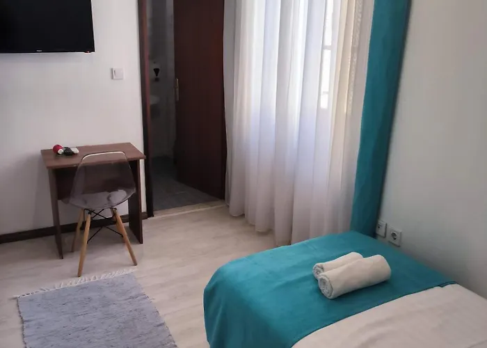 Omir krevet i doručak Pula