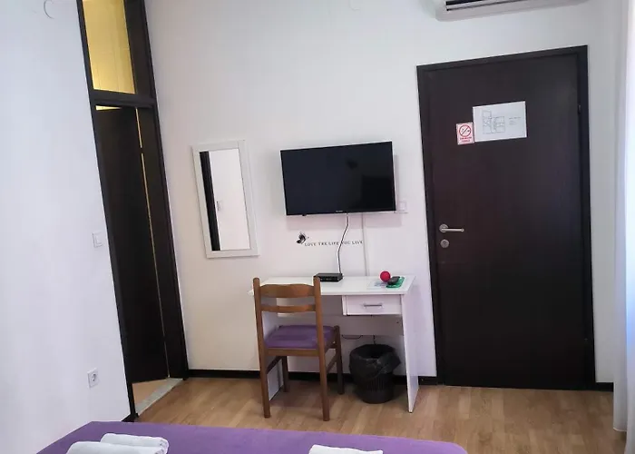 Omir krevet i doručak Pula