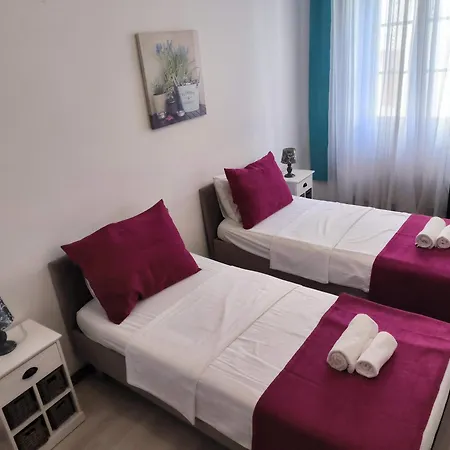 Omir Bed and Breakfast *
