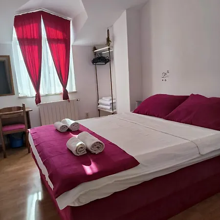 Omir Bed and Breakfast *