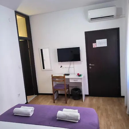 Omir Bed and Breakfast Πούλα