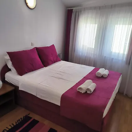 Omir Bed and Breakfast Πούλα