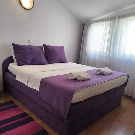 Omir Bed and Breakfast *