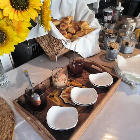 Omir Bed and Breakfast Πούλα