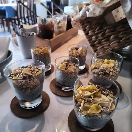 Couette-café Omir 3*